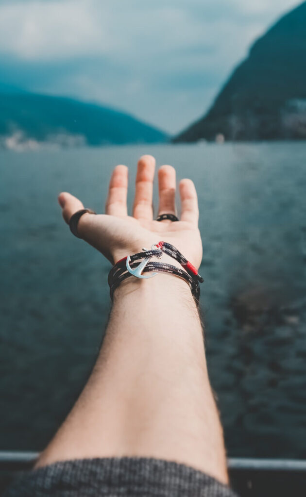 Arm pointing at the horizon showing an online language class